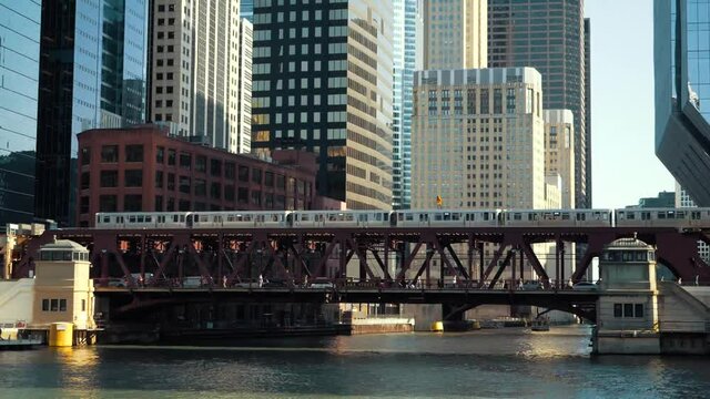 chicago train by the river