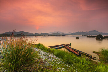 Obraz na płótnie Canvas Beautiful sunrise on Mekong river, border of Thailand and Laos, NongKhai province,Thailand.