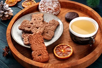 Foto auf Leinwand Spekulatius and Elisen, German Christmas gingerbread cookies, with tea © Ilya