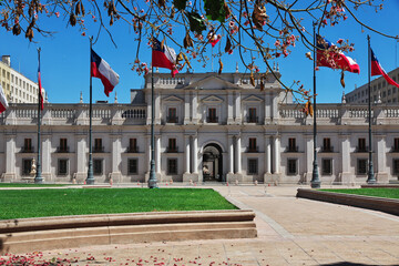 Fototapeta na wymiar La Moneda vintage building in Santiago, Chile