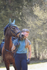Obraz premium Mädchen mit Reitpony