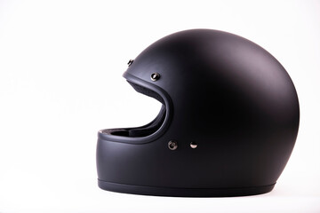 Motorradhelm auf Weiss, klassischer Helm