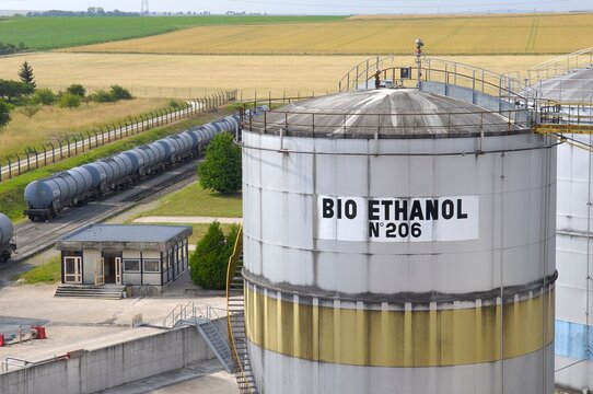 Biocarburant, Bioéthanol, usine d'Arcis sur Aube, cuves de stockage
