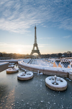 Eiffel Tower in winter at the Jardins du Trocadero, Paris, France