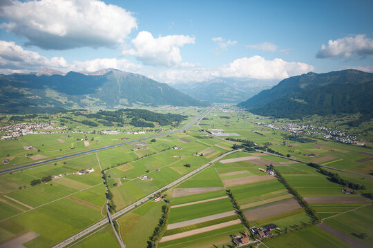 Luftaufnahme Linthebene mit Reichenburg und Tuggen