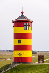 Der Pilsumer Leuchtturm in Greetsiel, Krummhorn, Niedersachsen, Deutschland