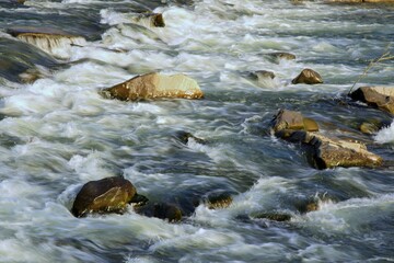 Rzeka Raba o poranku
