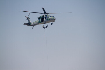 Helicóptero militar de busca e salvamento