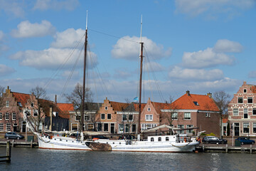 Fototapeta na wymiar Boote im Hafen von Medemblik am Ijsselmeer