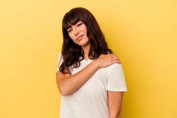 Obraz premium Young caucasian woman isolated on yellow background having a shoulder pain.