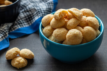 Salgadinho de queijo caseiro.