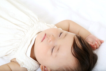 Fototapeta na wymiar 新生児の寝姿顔のクローズアップ