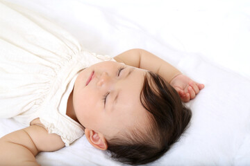 Fototapeta na wymiar 新生児の寝姿顔のクローズアップ