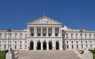 Fototapeta na wymiar Fachada principal del edificio de la Asamblea de la República en la ciudad de Lisboa, Portugal