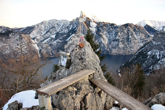 Gipfelkreuz der Gei&szlig;wand in Traunkirchen, &Ouml;sterreich, Europa - Summit cross of the Gei&szlig;wand in Traunkirchen, Austria, Europe