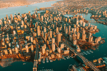 Naklejka premium Vancouver from above aerial view airplane golden hour