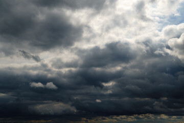 Obraz premium beautiful dark dramatic sky with stormy clouds before the rain