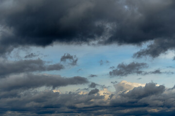 Obraz premium beautiful dark dramatic sky with stormy clouds before the rain