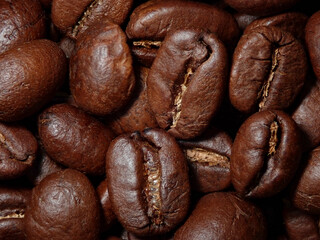 Naklejka premium Background whole coffee beans close up, arabica or robusta
