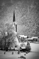 Kirche im Winter in Pertisau