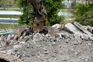 Baggerarbeiten am See