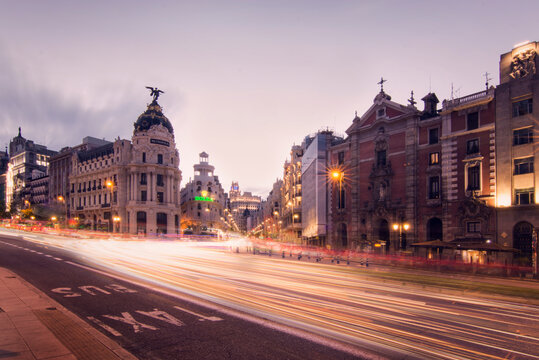 gran via madrid atardecer luces, edificio metropolis