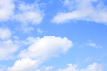 Fototapeta premium Clouds scattered in a blue sky