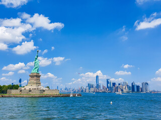 Iconic New York City view from Staten Island ferry over Statue of liberty and lower Manhattan. - obrazy, fototapety, plakaty