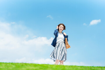 女性・青空