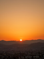 Fototapeta premium 空を赤く染める夕陽