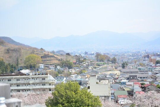 舞鶴城公園から見た甲府市の街並み