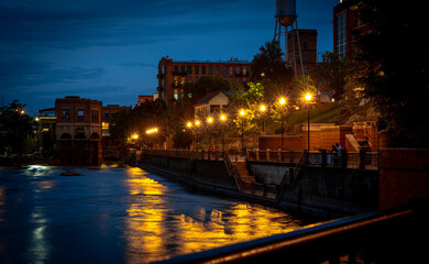 Naklejka premium Night in the City on the River