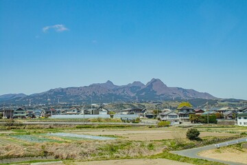 晴れた春の日の榛名山