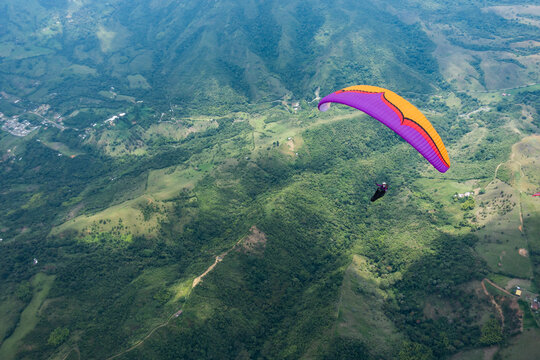 Paragliding in Colombia