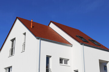 Neues Einfamilienhaus in einem Neubaugebiet