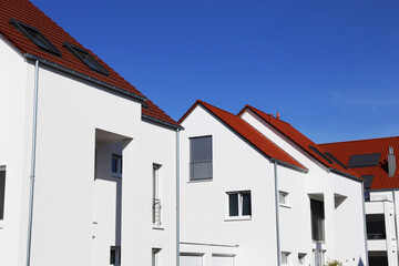 Neues Einfamilienhaus in einem Neubaugebiet