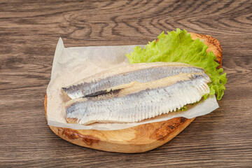 Herring fillet with salad leaves