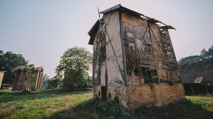 Fototapeta na wymiar Ruins of an abandoned building.