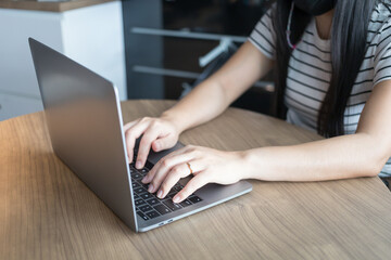 Naklejka premium Working from home on laptop while typing chat to customer communicates on internet in home office