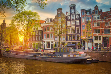 Obraz premium Traditional old buildings in Amsterdam
