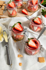 strawberry tiramisu with butter biscuits