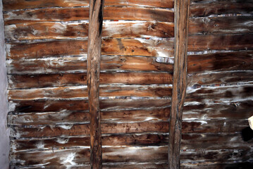 Antico soffitto con travi di legno