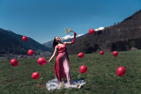 modella natura palloncini composizione 
