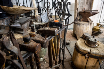 tools and accessories for hand forging for metal 