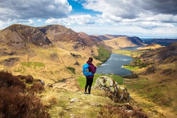 Woman on Fleetwith Pike looking north over Buttermere.  English Lake District. - obrazy, fototapety, plakaty
