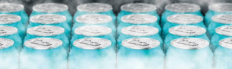Top view realistic mock up aluminum blue can group,clod and droplet condensation,on black background,beverage,water,energy drink,beer,juice,alcohol and soda,fresh water drops,3d rendering illustration