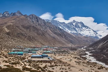 Papier Peint photo Lhotse Village de montagne avec le Lhotse en arrière-plan