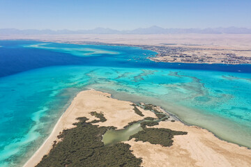 Fototapeta na wymiar Aerial view: Juzur abu minkar Island in the Red Sea, Hurghada, Egypt
