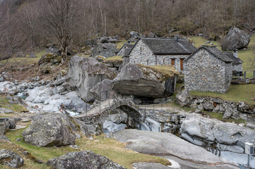 Fototapeta premium ancient stone bridge at Puntid, Valle Bavona, Ticino