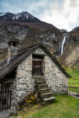 Fototapeta na wymiar rustico stone houses in Foroglio, Ticino